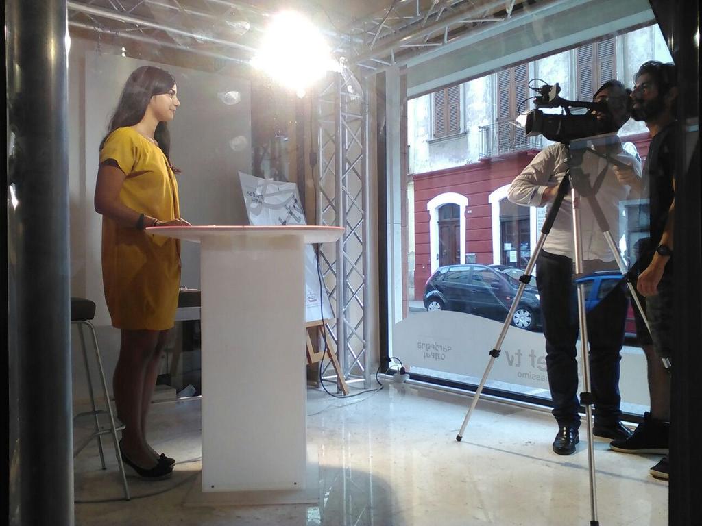 newmesofficial's tweet photo. Pitch per #mitzas ! Grazie a @EjaTV e @Sardexnet @NicolaPirina #yellow #startup #newmes http://t.co/vb3pFMsmgT
