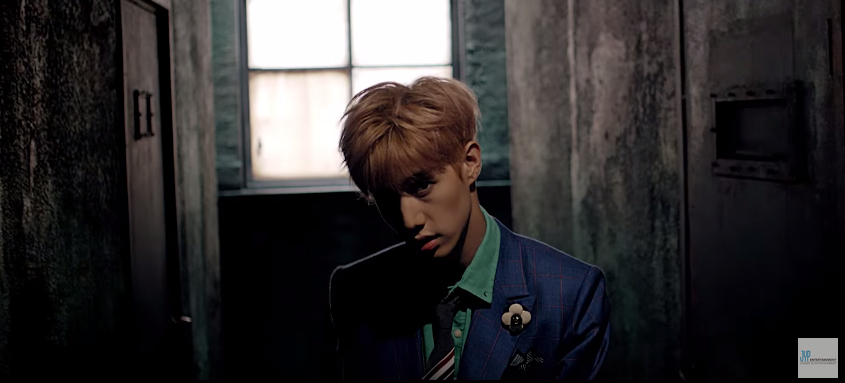 hbker07's tweet photo. อะไร ทุกคนบ้ามาก หวีดมาก เสียใจจะตายแล้ว ส่วนมาร์ค.......... กูหล่อ http://t.co/CQOIA7l7KK