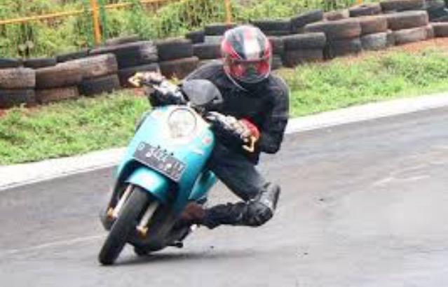 ardanradio's tweet photo. Ini nih jagonya nikung se-Jawa Barat! @JBCornering alias Jawa Barat Cornering~

#BdgBgt http://t.co/lHBjAiUUOf