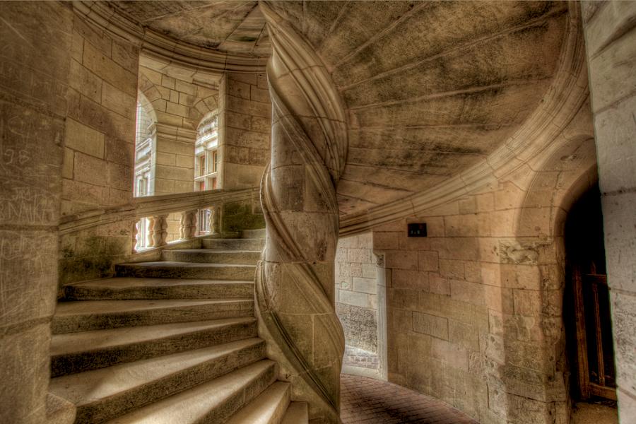 замок шамбор лестница леонардо да винчи. лестница леонардо да винчи. лестница леонардо да винчи. лестница леонардо да винчи в шато-де-шамбор. замок шамбор лестница леонардо.