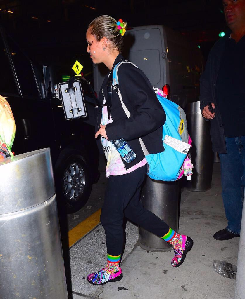 Miley Cyrus Updates tweet media