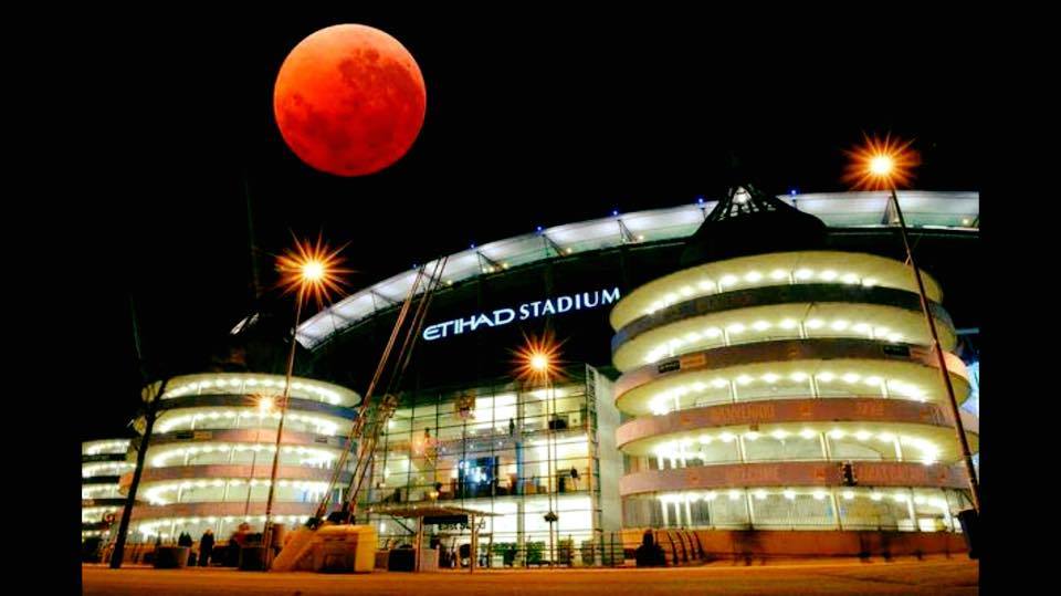 tshirtsunited's tweet photo. Where's your blue moon now, eh? #MUFC #MCFC #themoonisred http://t.co/YBWp04zDSl