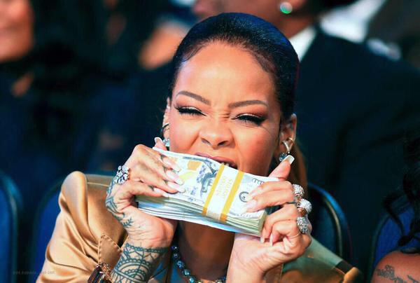 MeganWantShoes's tweet photo. Rihanna looks beautiful biting into my uni tuition http://t.co/pRwNhOBqId