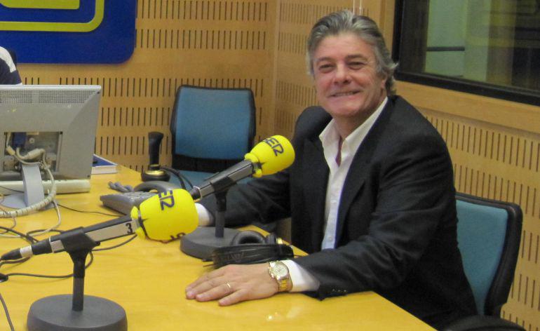 La_SER's tweet photo. El cantante Francisco: "No voy a comprar ningún producto catalán" http://t.co/NHA71d06RY http://t.co/zCbALSfrT9