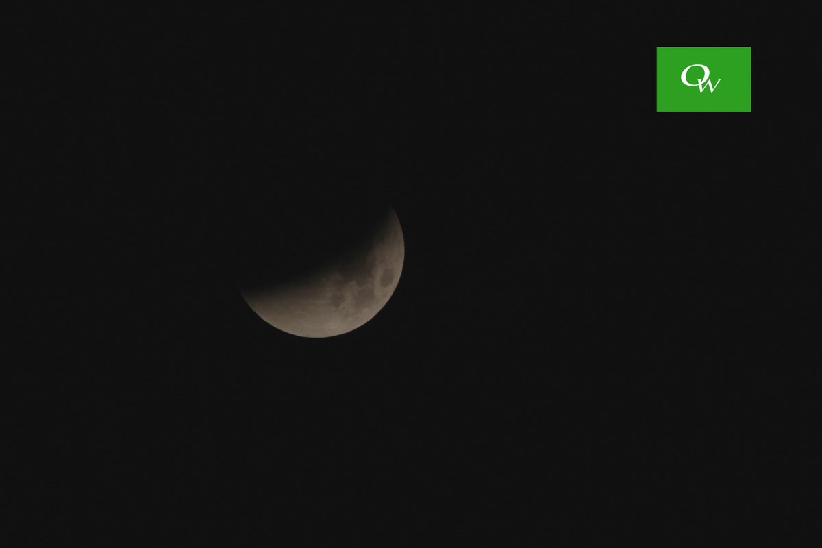 OwendoProd's tweet photo. La Super-Lune a fleuri, aussi, au ciel de Paris ! http://t.co/Ex4rssDfZf