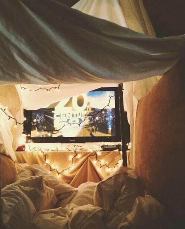 NervousBiatch's tweet photo. if you date me like this we're basically gonna be perfect http://t.co/XSiHOjhyD9