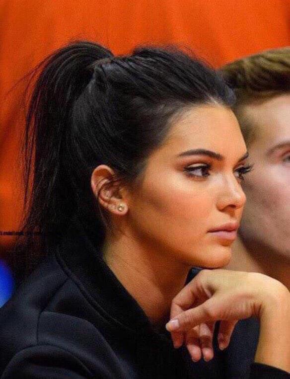 WittyFemale's tweet image. how I think I look with a pony tail vs how I really look 😂😂