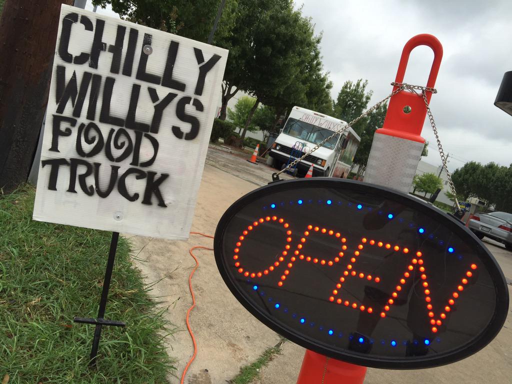 GonzalezLidany's tweet photo. We got GRILLED CHICKEN! Entire Chicken with Charro Beans &amp; Rice $12 #ChillyWillysBBQ #SpringBranch http://t.co/xpQaa5s5WW