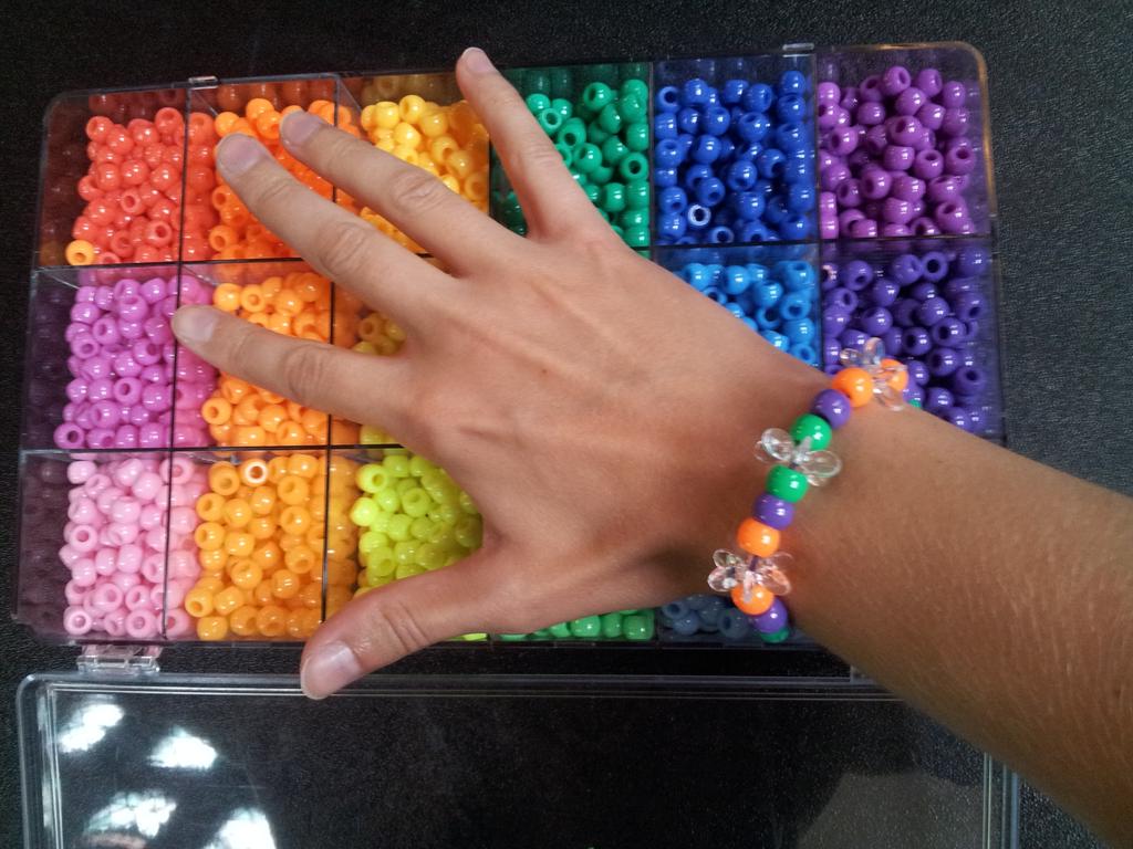 mightymanager's tweet image. Democracy lunch @harthouseuoft chat about how to vote engage with reps and make democracy bracelets #uoftvotes