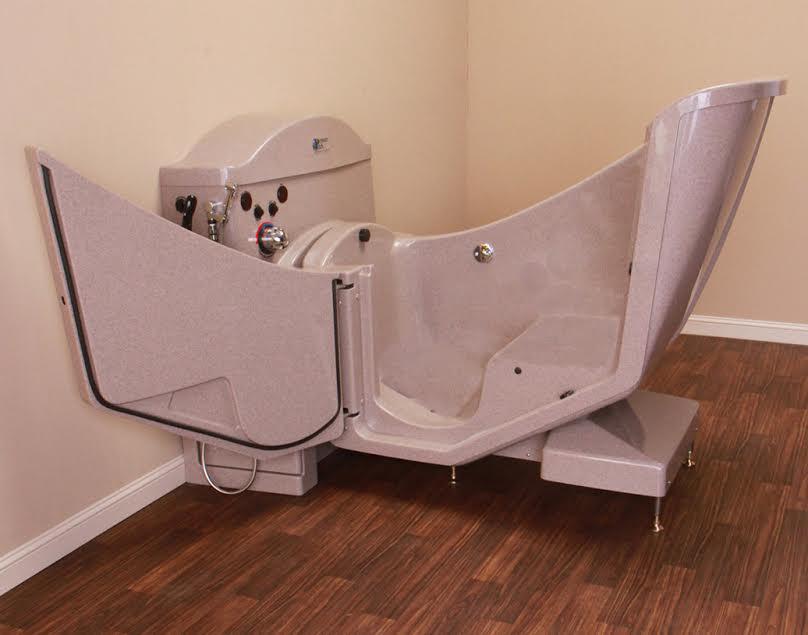 PennerSpas's tweet photo. Our new Comfort Spa #bathingsystem. 9 1/2 inch leg transfer into #spa makes this spa easily accessible. #PennerSpas http://t.co/uaJk49Benn