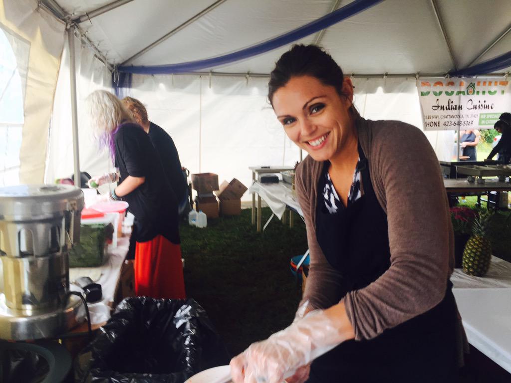 CafeJuicys's tweet photo. Prepping fruit and veggies at World Peace Day at Isha USA http://t.co/kpZUjH5OlO