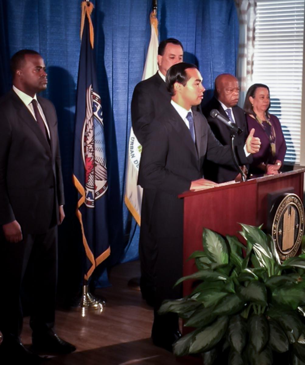 SecretaryCastro's tweet photo. In Atlanta this morning announcing a $30 million grant to revitalize Atlanta public housing. http://t.co/jiNTQ43cjh http://t.co/e1XYfZmzBP