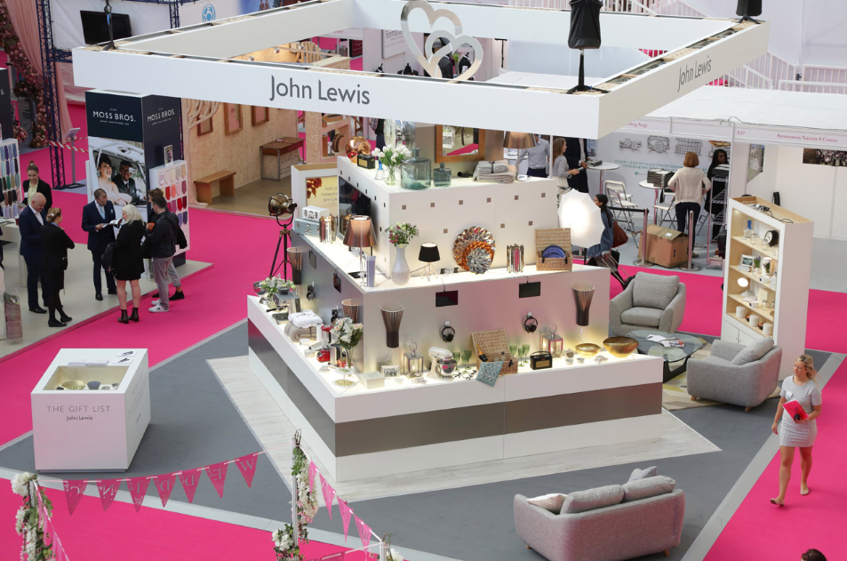 PrettyGreen's tweet photo. Gorgeous #JLGiftList #wedding #cake stand at the @nationalwedding show in London #Olympia this weekend. http://t.co/jTCksEZiZG