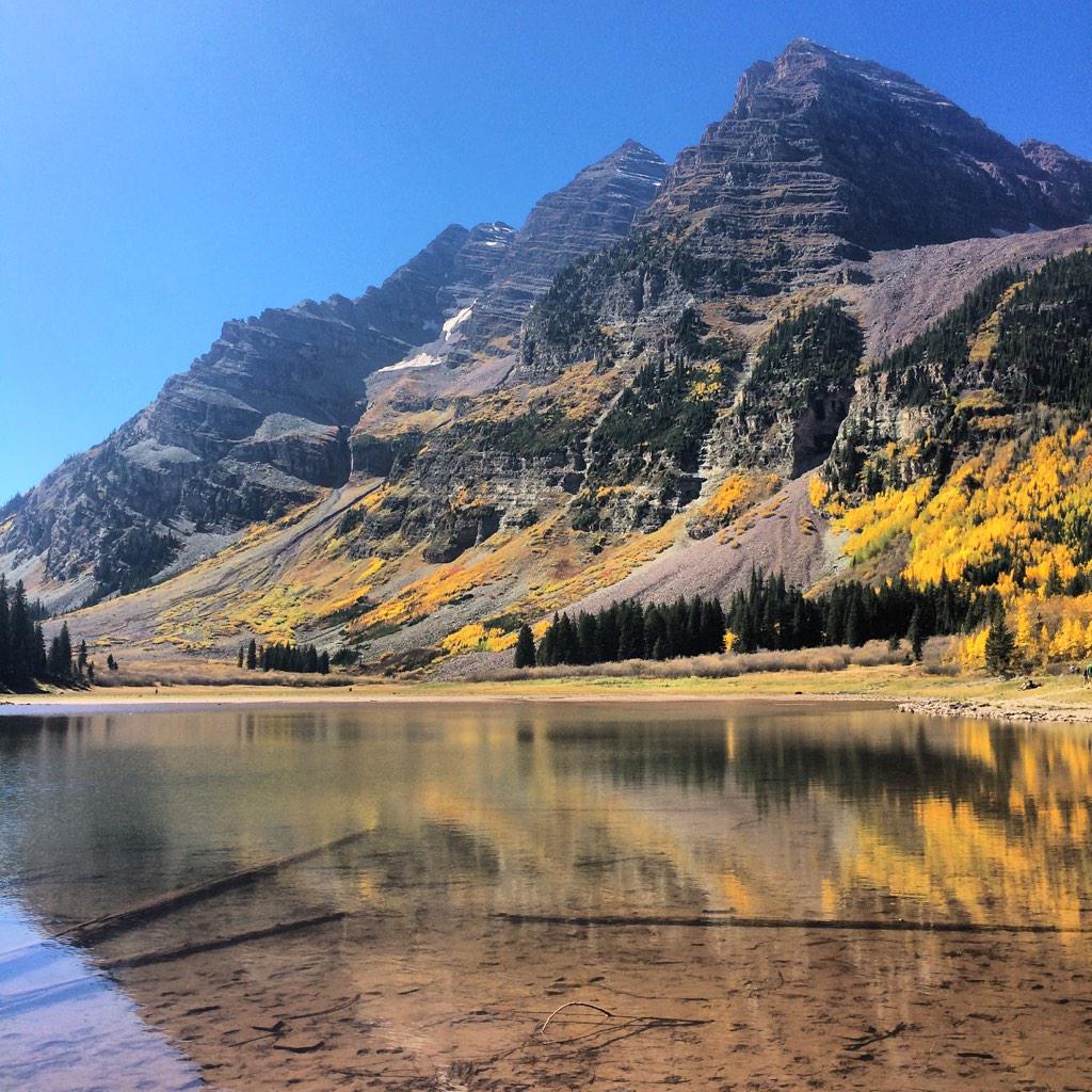 NINOXdesign's tweet photo. Perfect fall weekend in #Aspen exploring #craterlake. #travel #colorado #adventure #maroonbells http://t.co/VlSVQXPp0K