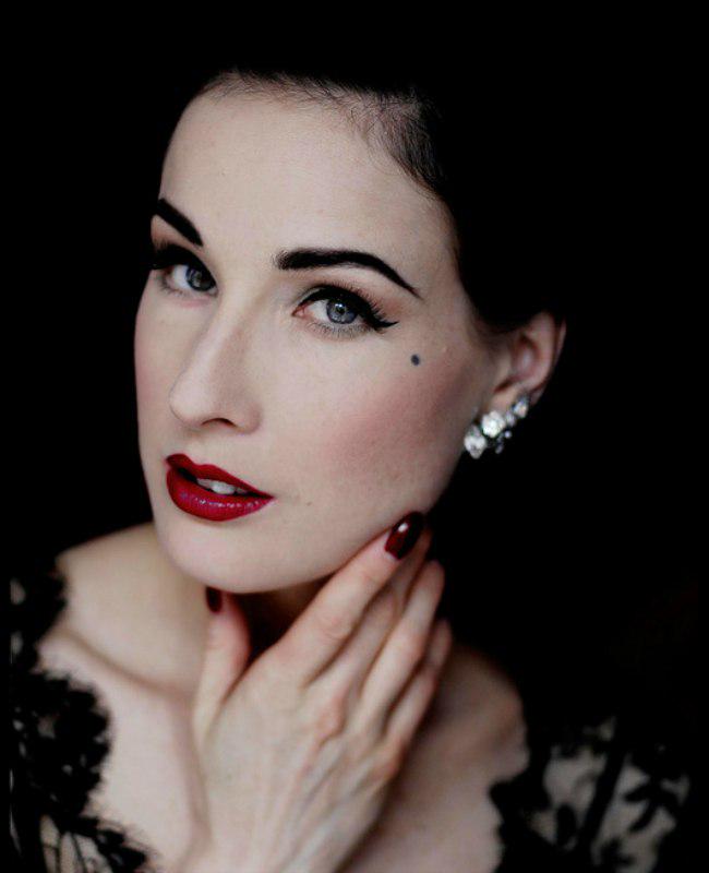   Happy 43rd Birthday, Dita Von Teese! 