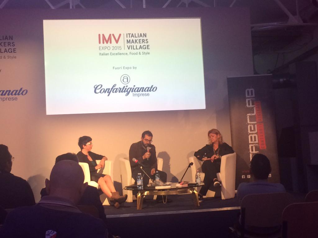 MonicaBaj's tweet image. @AngeloBongio moderatore a #moda3d con @zoescope e Jolanda Alfonsi