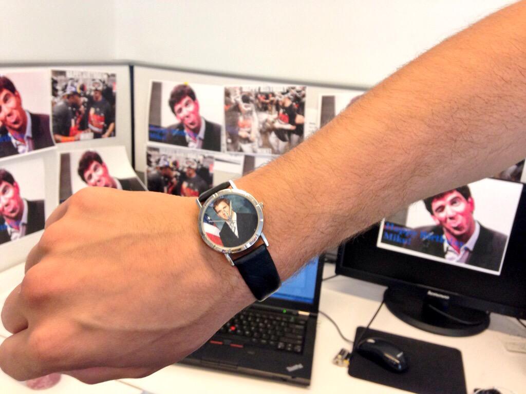 skyeyang's tweet image. This is what we call #BehavioralTargeting! Happy birthday, Mike! #NeoAnalytics #EliManning #funatwork @neo_Ogilvy