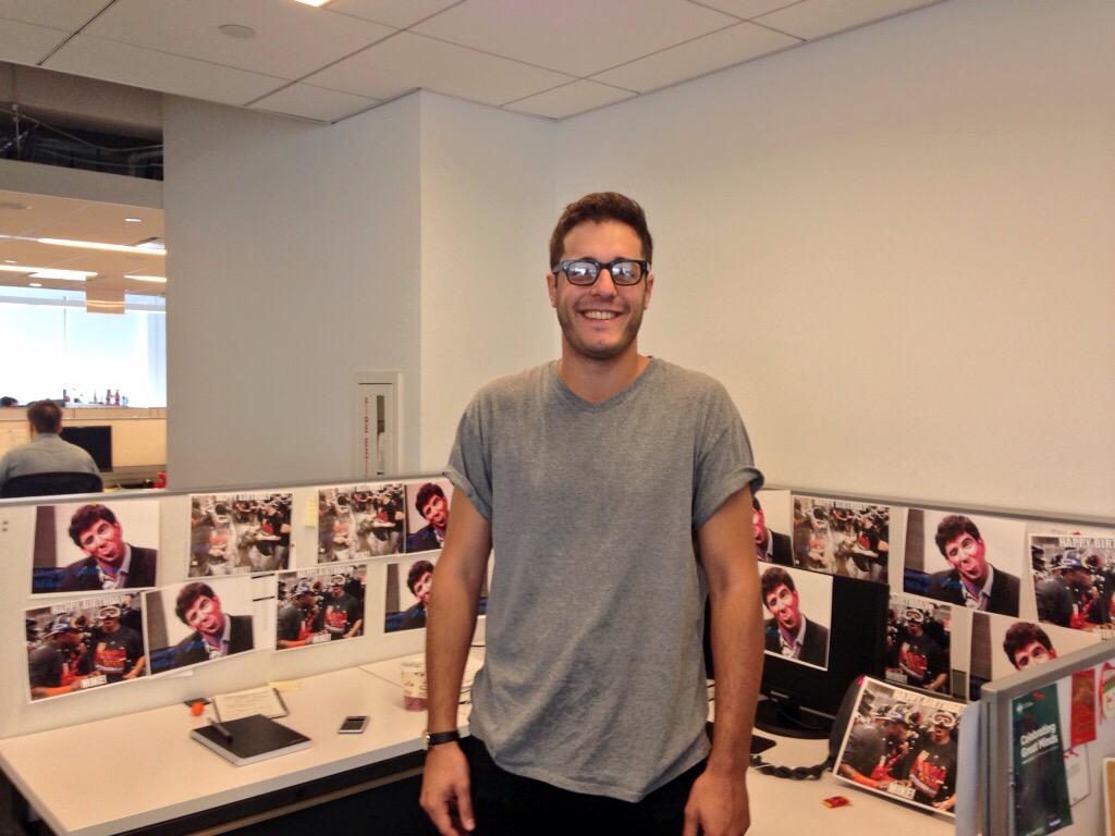 skyeyang's tweet image. This is what we call #BehavioralTargeting! Happy birthday, Mike! #NeoAnalytics #EliManning #funatwork @neo_Ogilvy