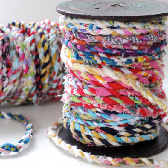 guidecentral's tweet photo. Check out what #Guidecentral maker @mypoppetblogs created using this beautiful fabric rope? http://t.co/kahios0CQT http://t.co/R2Yucw6SqO