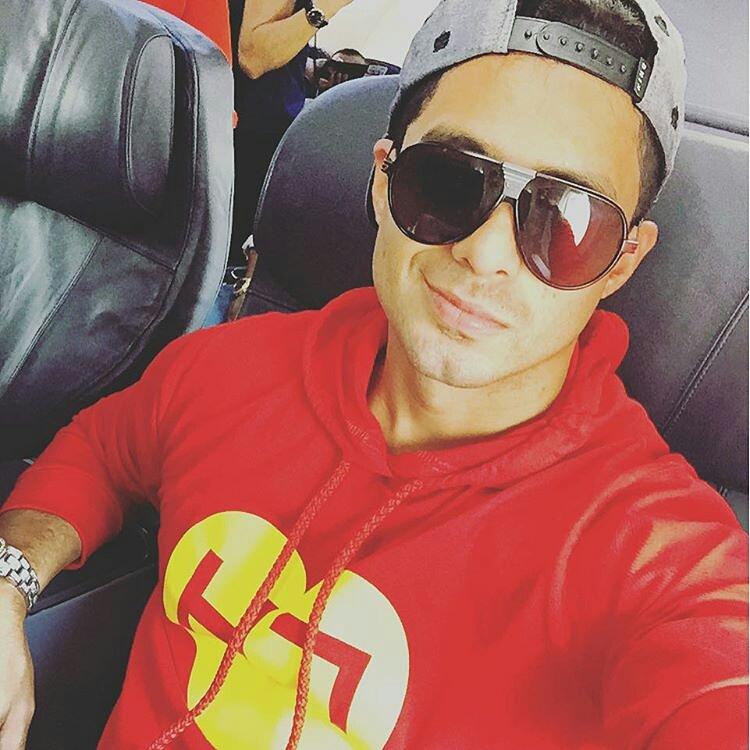 KennyLoversPe's tweet photo. #HoyLunesGanaEnModaTeMueve #ComoLoHaciaYo de Ken-Y ft Nicky Jam  @Tonyfloww @ModaFM @carlonchodemoda http://t.co/hVsF1AV3tU