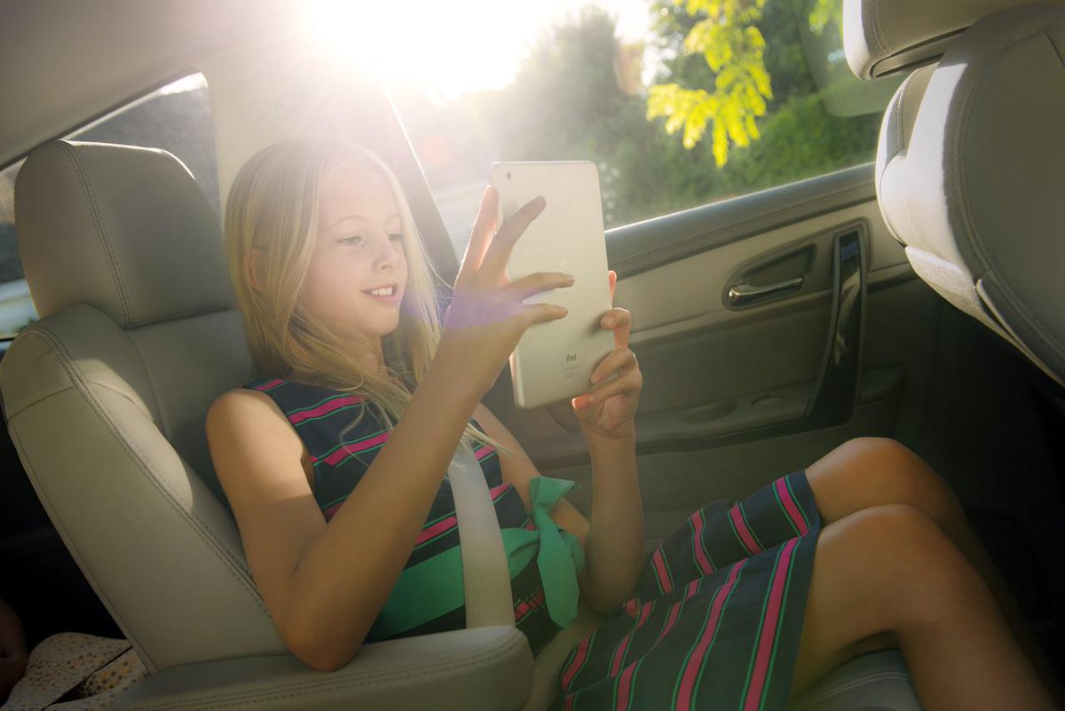 chevrolet's tweet photo. Seat up to 8 &amp; connect up to 7 devices in the 2016 #Traverse with available built-in #Chevy4G LTE Wi-Fi. http://t.co/yH5a24hjE7