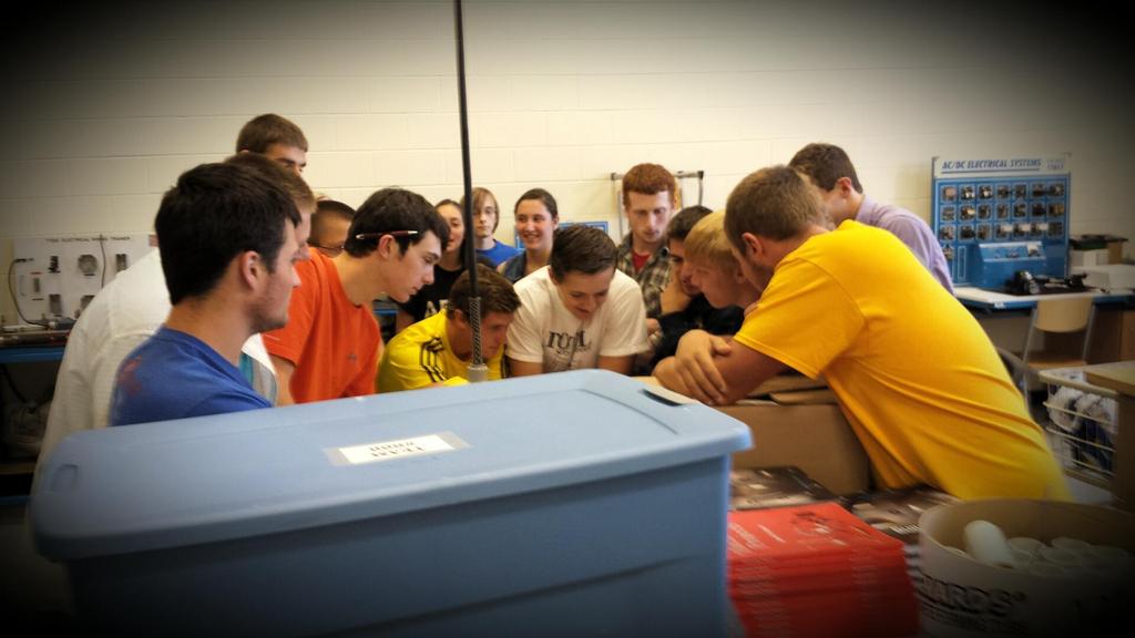 MillstreamBEST's tweet photo. The team working hard @BESTRobotics #paydirt2015 #gitrdone http://t.co/GqyKGaOHxq