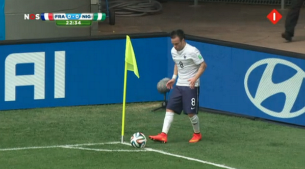 Happy Birthday to Mathieu Valbuena the only player that makes a corner flag look massive 