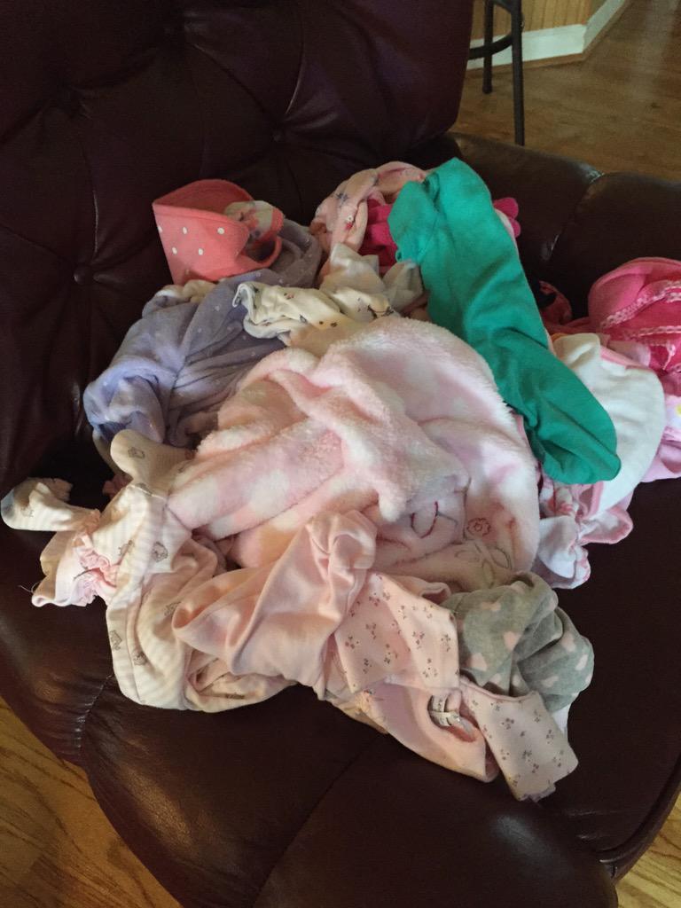 morgan_looper's tweet photo. Next time it's @McKenzieBlandin turn to wash and fold Aubrey's clothes ๐ #secondload http://t.co/o0IbCXev4Y