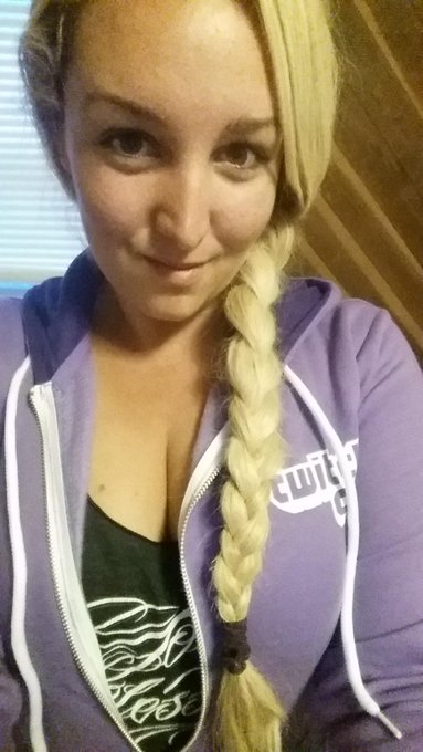Rocking my twitch gear to school #twitch http://t.co/70LIopc8KE<a href="/tag/twitch"class="tags">#twitch</a>