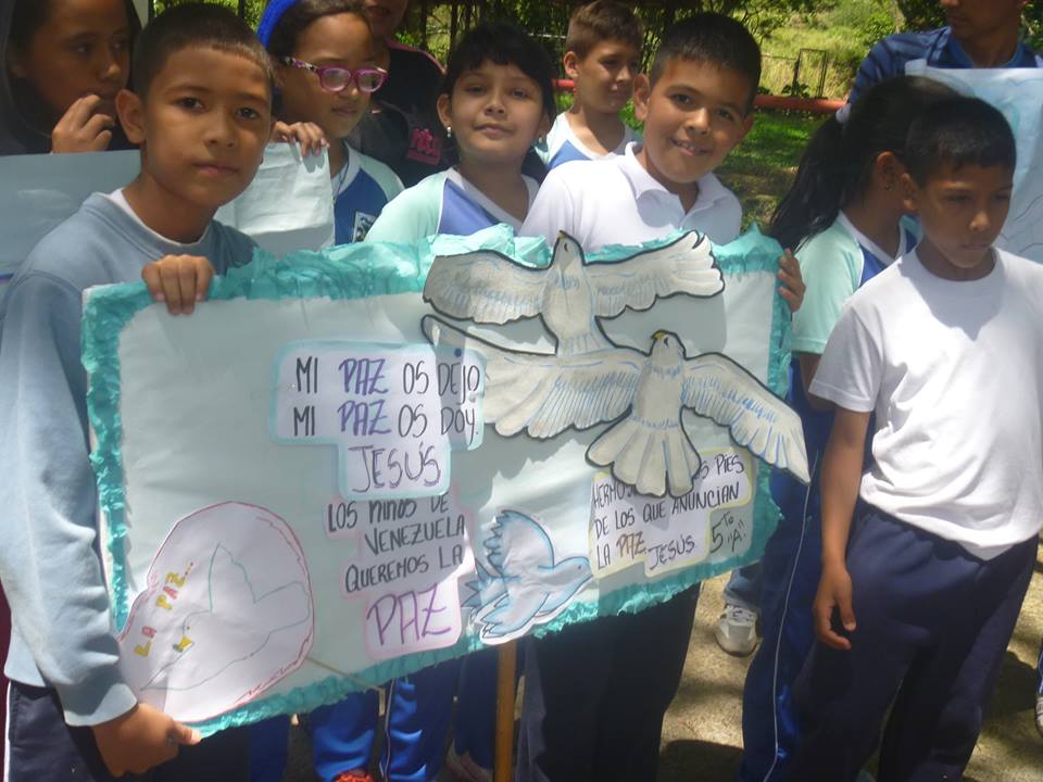 uelamonta's tweet photo. @uelamonta caminata por la paz #junin @juninescolar http://t.co/indbdH3Ijh
