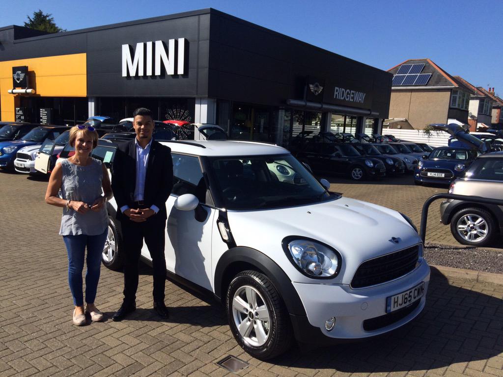 Marshall_MINI's tweet photo. Another #65reg hits the road from @RidgewayMINI Bournemouth. Nikki picking up her Countryman from Cassius. #ridgeway http://t.co/4it4QvY1Yx