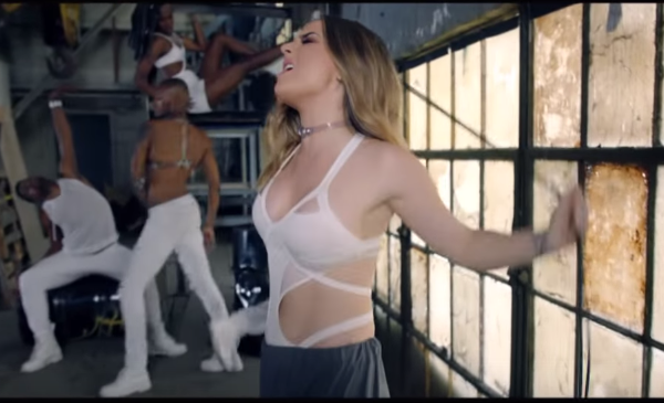 megammadness's tweet photo. #JojoIsBack and she's frickin' killing it! Love her! #WhenLoveHurts @iamjojo #FingerTutting http://t.co/xWBkI2rjUw http://t.co/LVdqclkPu2