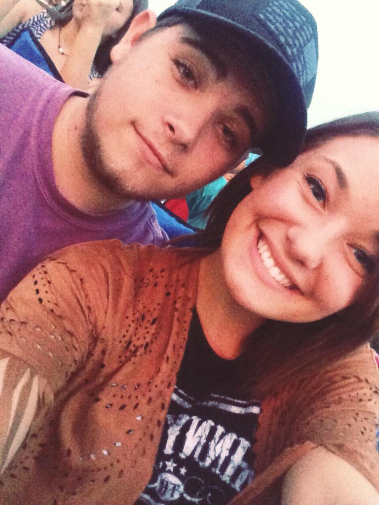 _shelbslordd's tweet photo. My fav person 💛 http://t.co/CZpyIgR4bF