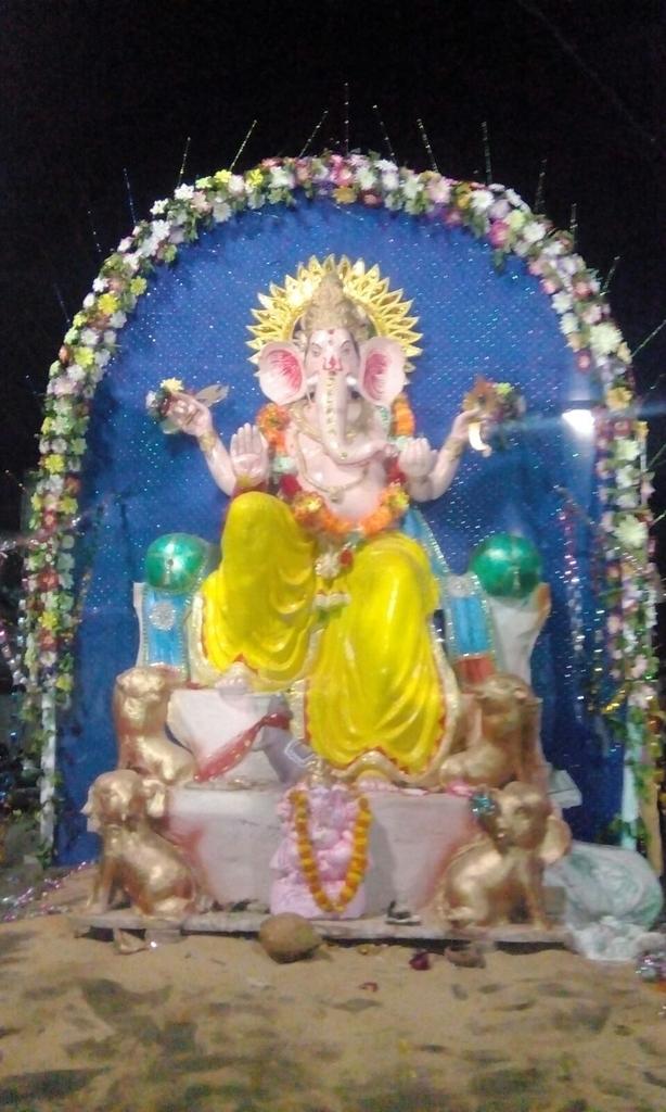 RajeshUPandit's tweet photo. The beautiful ganesh idols in #ganeshvisarjan procession #talchar #angul #odisha @BBSRBuzz @Siba_TNIE http://t.co/TUJg3lMVwB