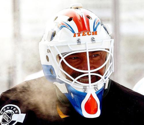  Happy birthday to legendary goalie Grant Fuhr! ...  