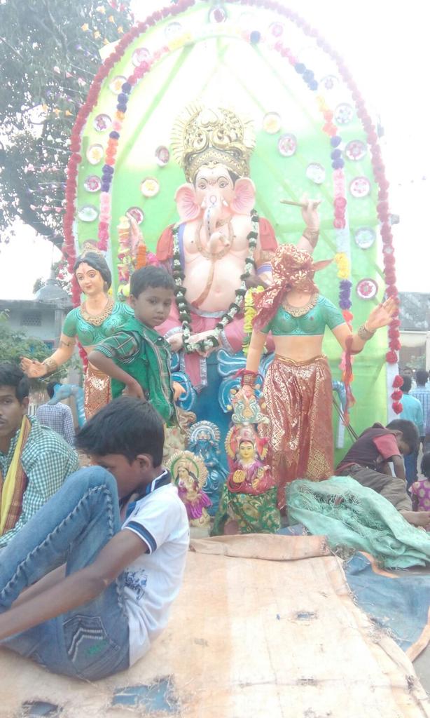 RajeshUPandit's tweet photo. The idols at #ganeshvisarjan #talchar #angul #odisha @BBSRBuzz @Siba_TNIE http://t.co/QiDNWxUAxp