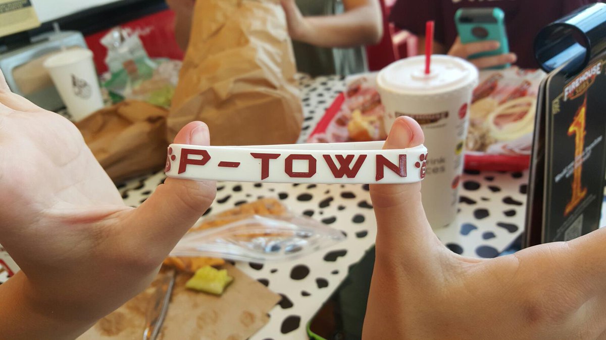 pshs_pals's tweet photo. Come buy some P-Town bracelets! $2! http://t.co/5sQxdFIrUy