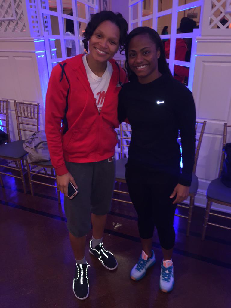 IvoryLatta12's tweet photo. I'm really going to miss my girl @Armintie 😔😔I will have tears of joy.I'm so happy for you #StayBlessed #FriendAlways http://t.co/ju4czvPxW7