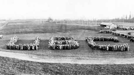 UBCevents's tweet image. Sept 30: Make #UBC history &amp;amp; help re-create this iconic photo. Join UBC100 at Lee Square ow.ly/SLpme