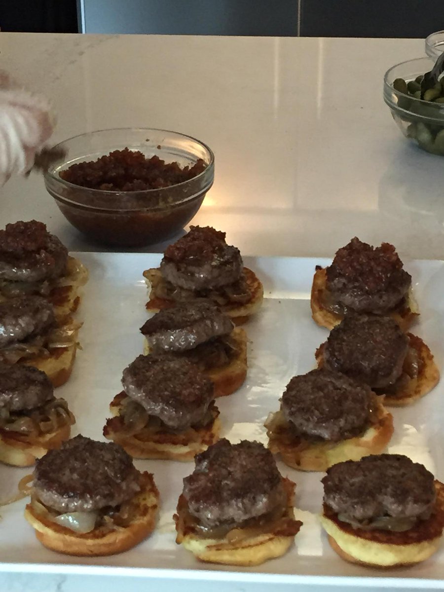 KitchenAid_CA's tweet photo. Delicious sliders with bacon toppings are on the menu for lunch today #culinarycreativity #boldnewdesign http://t.co/vXkk6i5unb