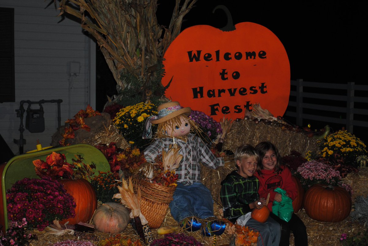 MiamiTwpPARKREC's tweet photo. Harvest Festival &amp;Community Bonfire Sat. Oct.10. The RE MAX Hot Air Balloon
returns again this year #freefallfun http://t.co/hRr1ZseSfK
