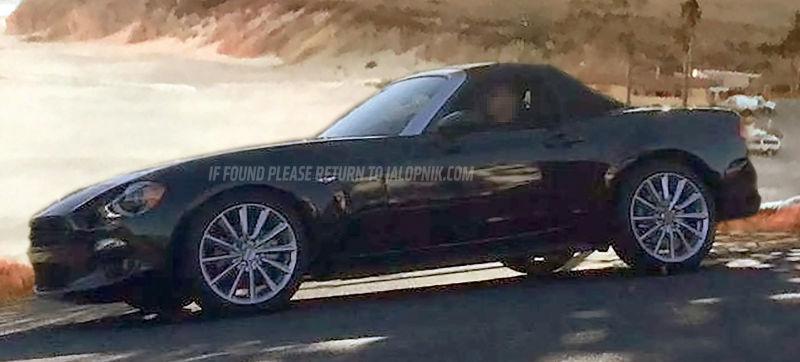 JJODRY's tweet image. Premières photos du #Fiat #124 Spider entièrement decamouflé. @AutoMotoOffi