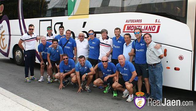 RealJaenCF's tweet photo. VETERANOS | Gran jornada de convivencia en la que participaron los veteranos del Real Jaén en Santo Tomé. #HalaJaen http://t.co/WJW3zaTY6J