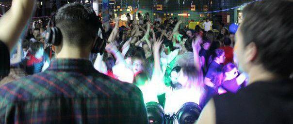 torchadub's tweet photo. Want 100p to DJ at Nashville North? Retweet this if you're coming when I takeover Nash in October!#FratPartyThursdayz http://t.co/tdCwdpPRSI