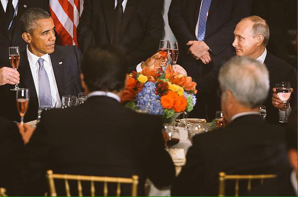 Под звон этих бокалов на Украине лопнули тысячи пуканов. 