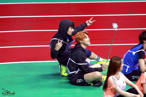 kimpark_am3's tweet photo. こっちの写真も見たいから、じみんちゃんあげなさい（笑）
#BTS #Jimin #jungkook http://t.co/cAAVa2snUf