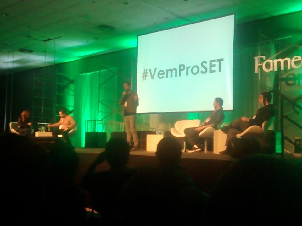 thiisilv's tweet image. A palestra de @FunkyBlackCat no #VemproSET