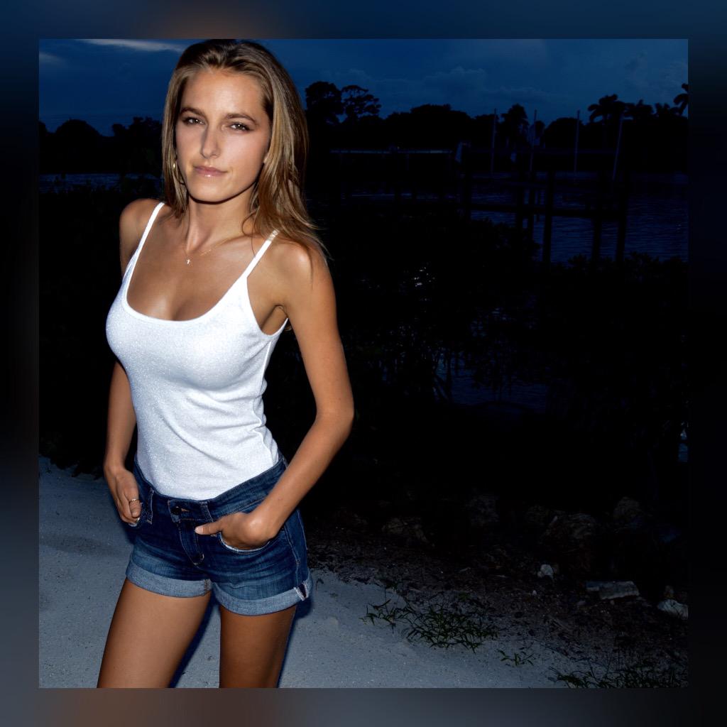 Alexandra Browne on X: ""Breaking Down" http://t.co/84IcrHLe8V🌺  #countrymusic #SingerSongwriter http://t.co/DAtoiUno3v" / X