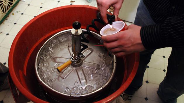 ABC30's tweet photo. Lowering drinking age leads to more high school dropouts, according to a new study | http://t.co/tpNQO1ZlBE http://t.co/J2IrDLVGKz