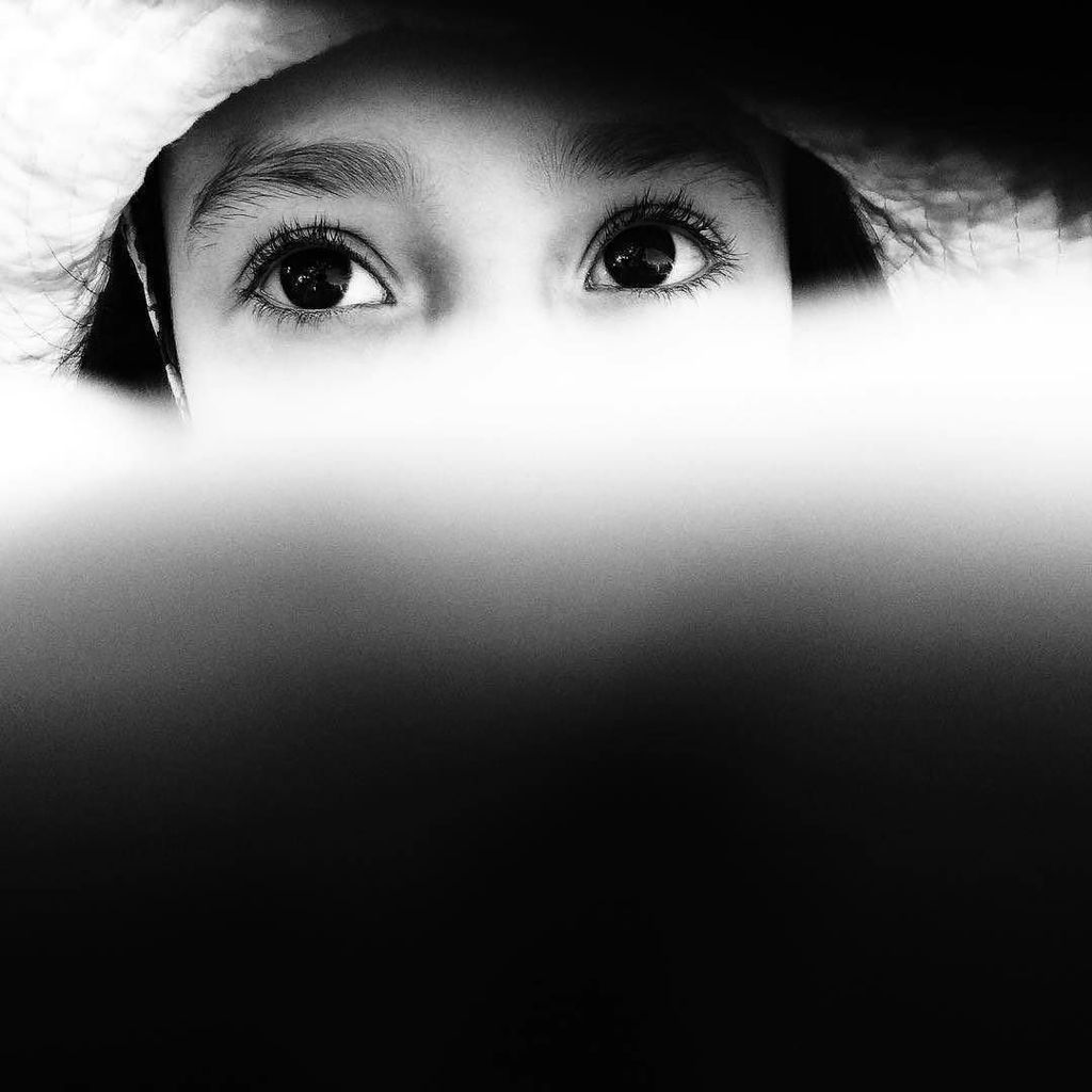 HeadOnPhotoFest's tweet photo. Bright eyed and bushy tailed for Tuesday’s hot spot. The Visual Explorer by @aspiritofplac… http://t.co/RyHN1m2DER http://t.co/tXb6VGBQ2m